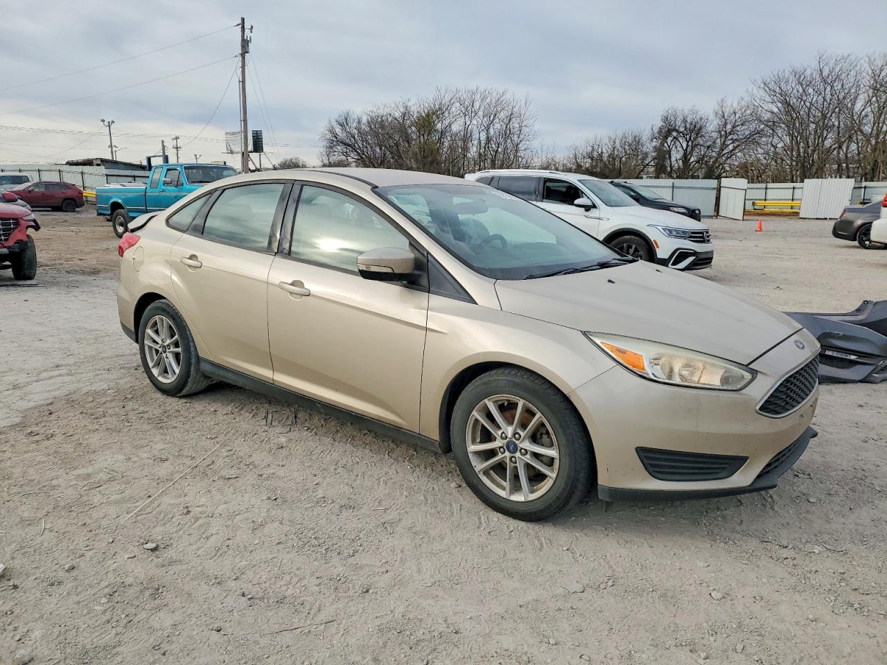 2017 FORD FOCUS SE photo 4