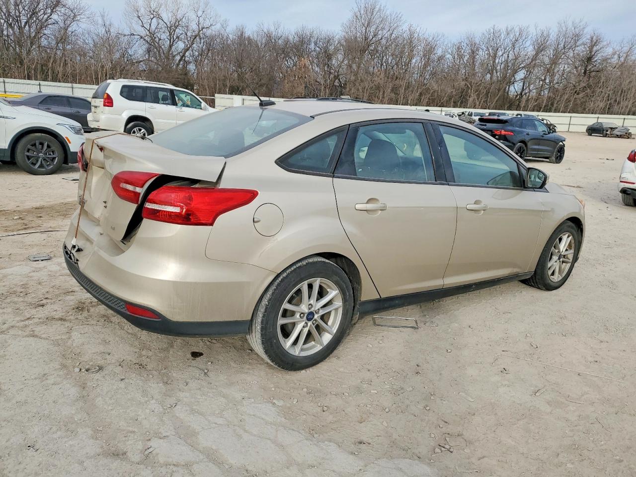 2017 FORD FOCUS SE photo 3