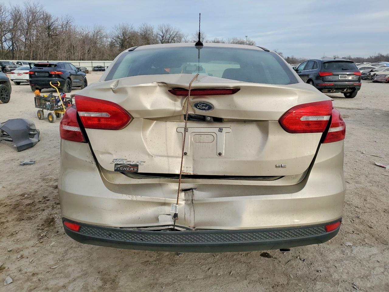 2017 FORD FOCUS SE photo 6