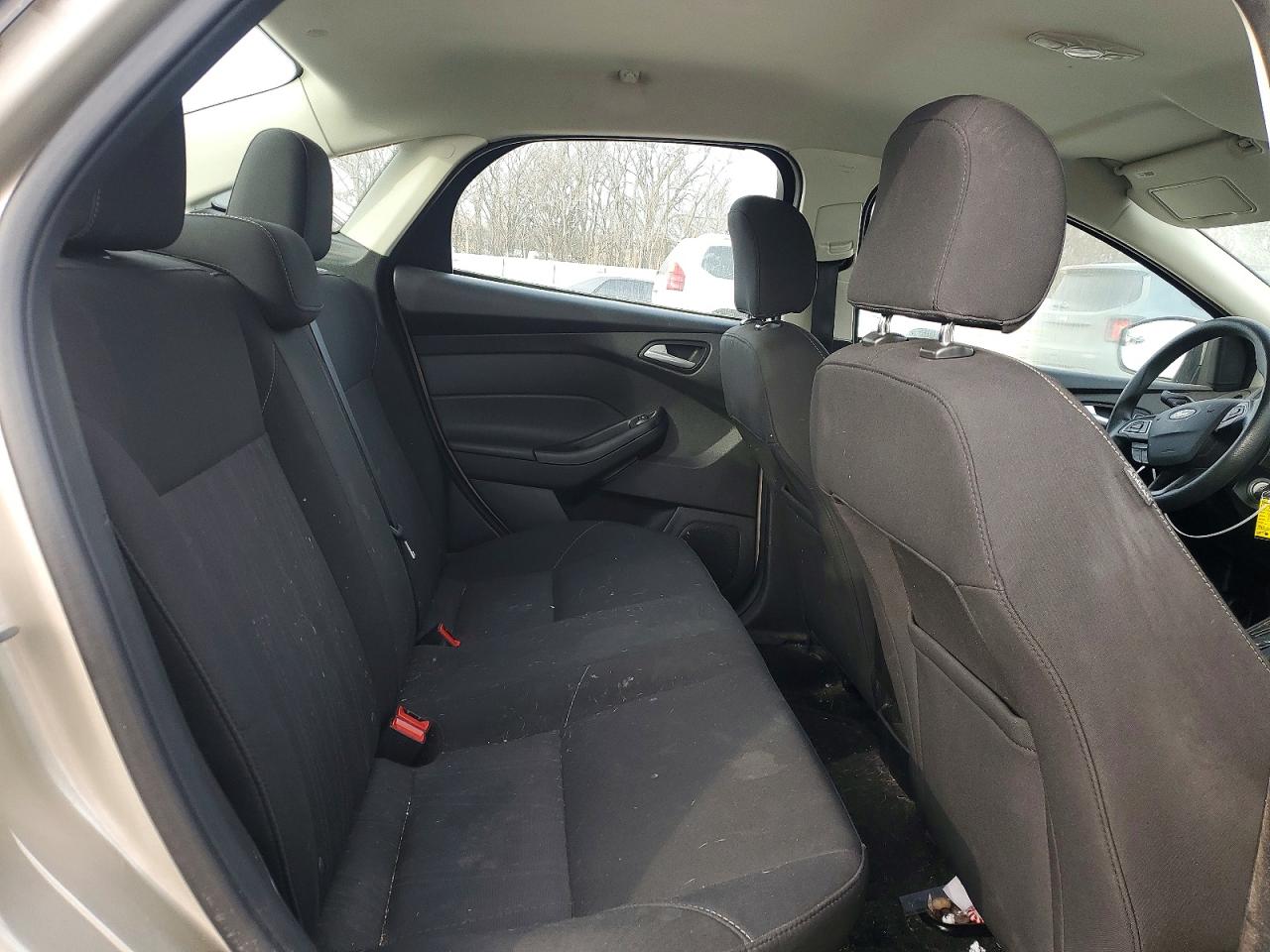 2017 FORD FOCUS SE photo 10