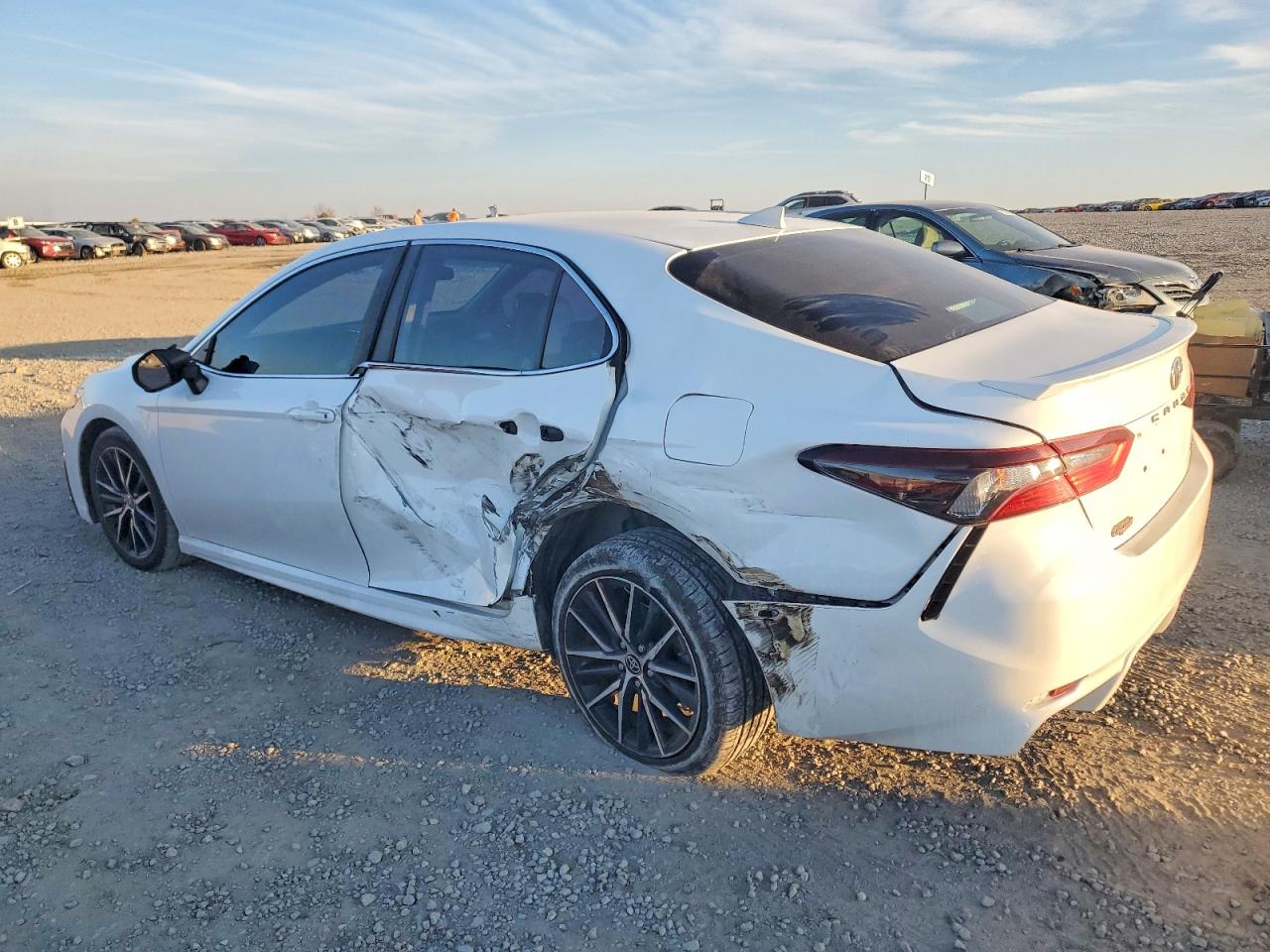 2021 TOYOTA CAMRY SE photo 2