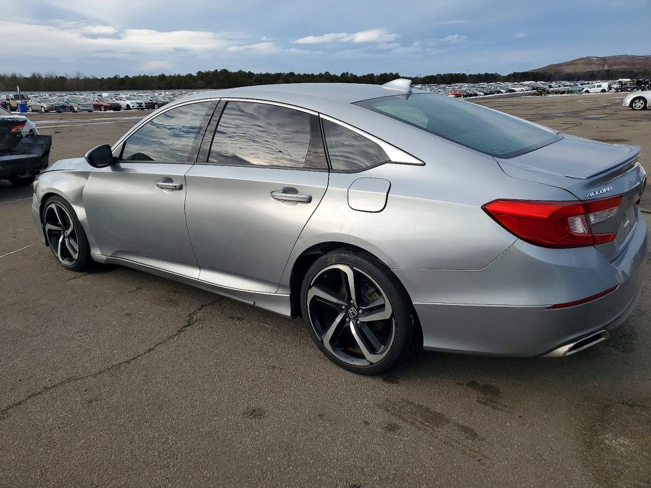 2018 HONDA ACCORD SPORT photo 2