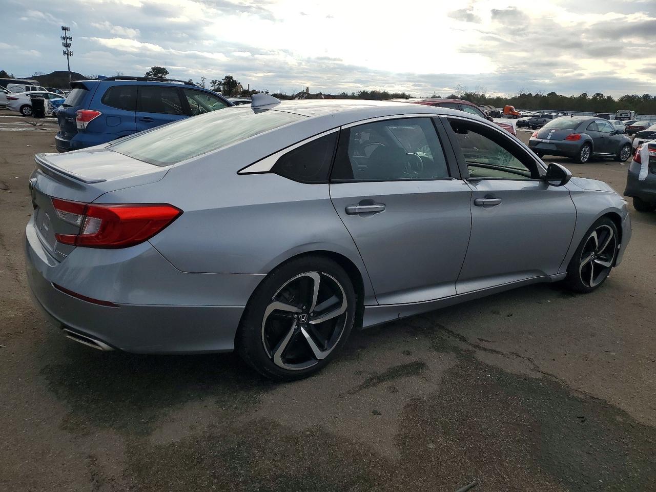 2018 HONDA ACCORD SPORT photo 3