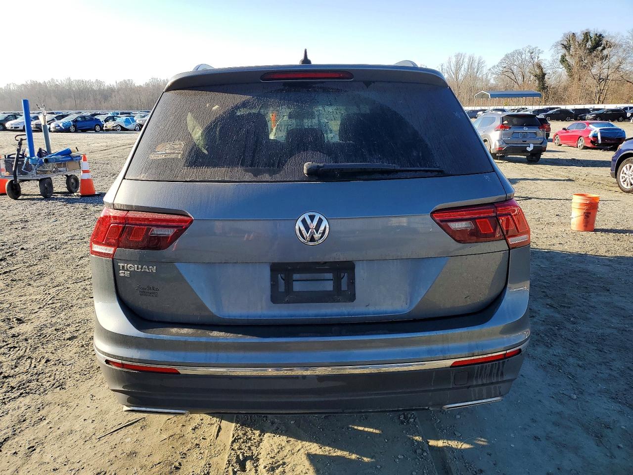 2020 VOLKSWAGEN TIGUAN SE photo 6