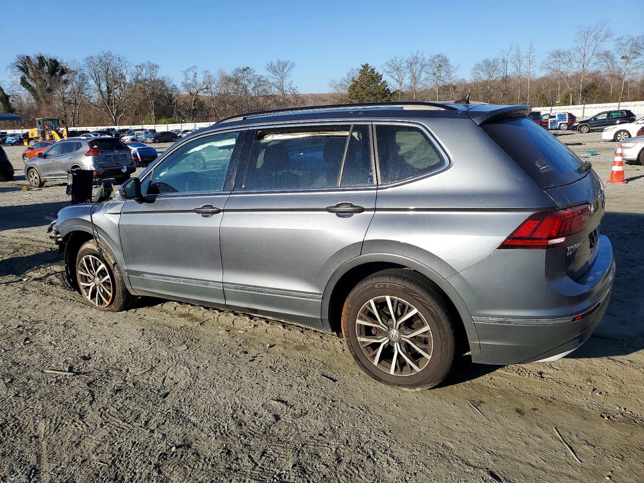 2020 VOLKSWAGEN TIGUAN SE photo 2