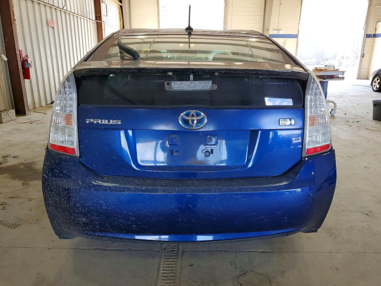 2010 TOYOTA PRIUS photo 6