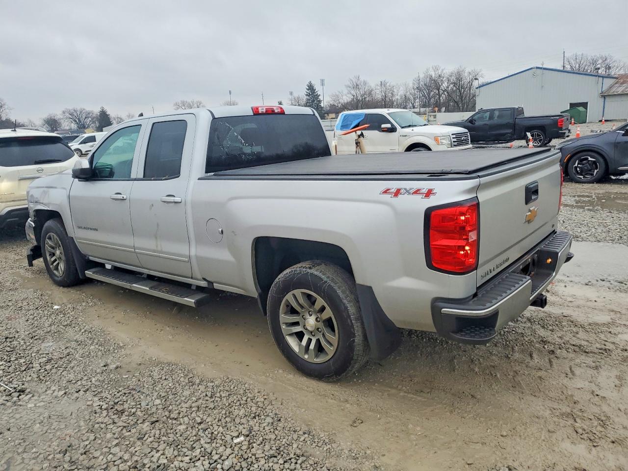 2016 CHEVROLET SILVERADO K1500 LT photo 2