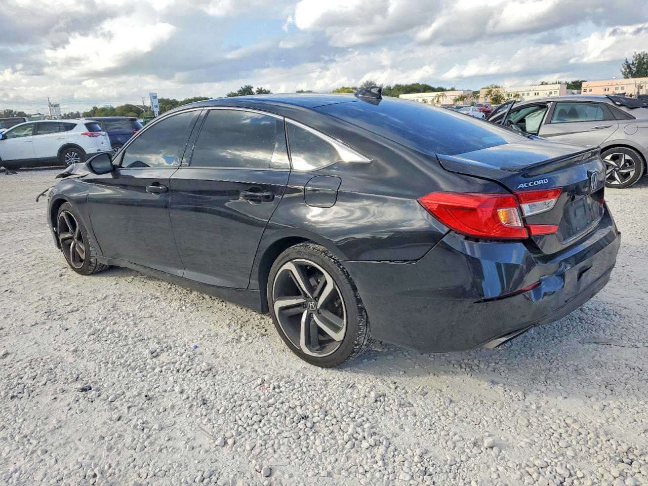 2018 HONDA ACCORD SPORT photo 2