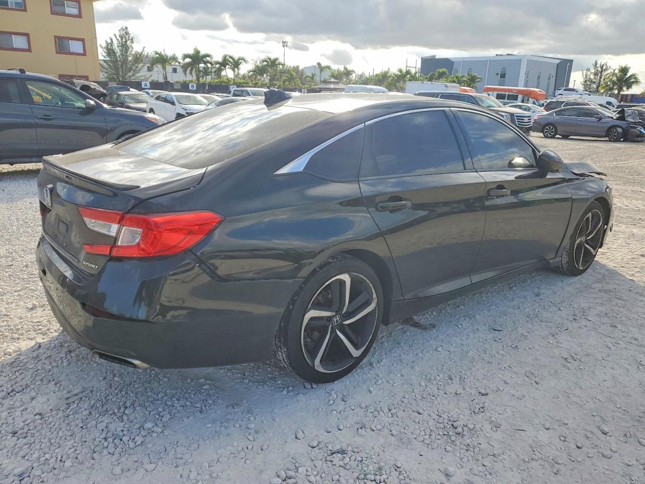 2018 HONDA ACCORD SPORT photo 3