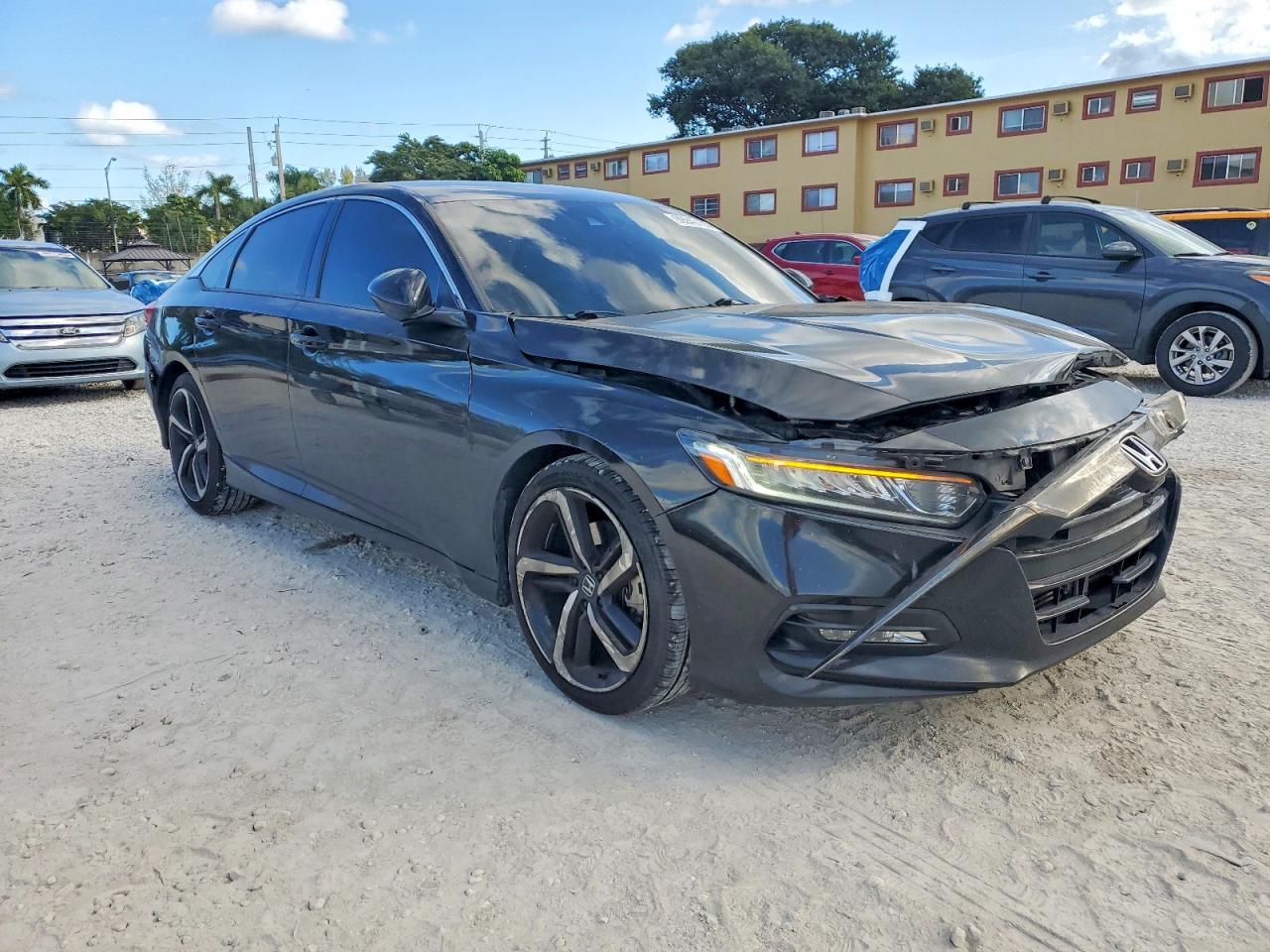 2018 HONDA ACCORD SPORT photo 4