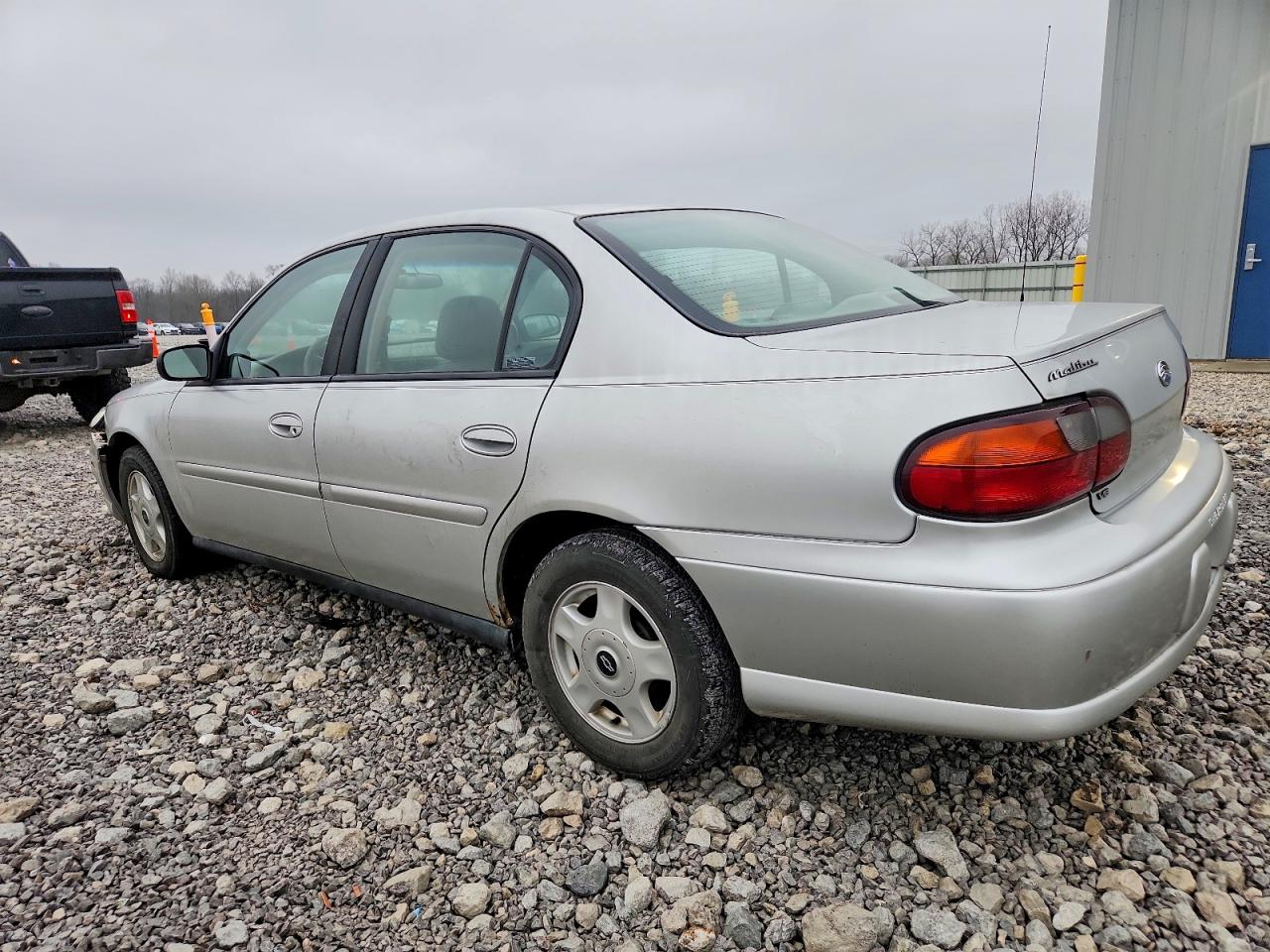 2001 CHEVROLET MALIBU photo 2