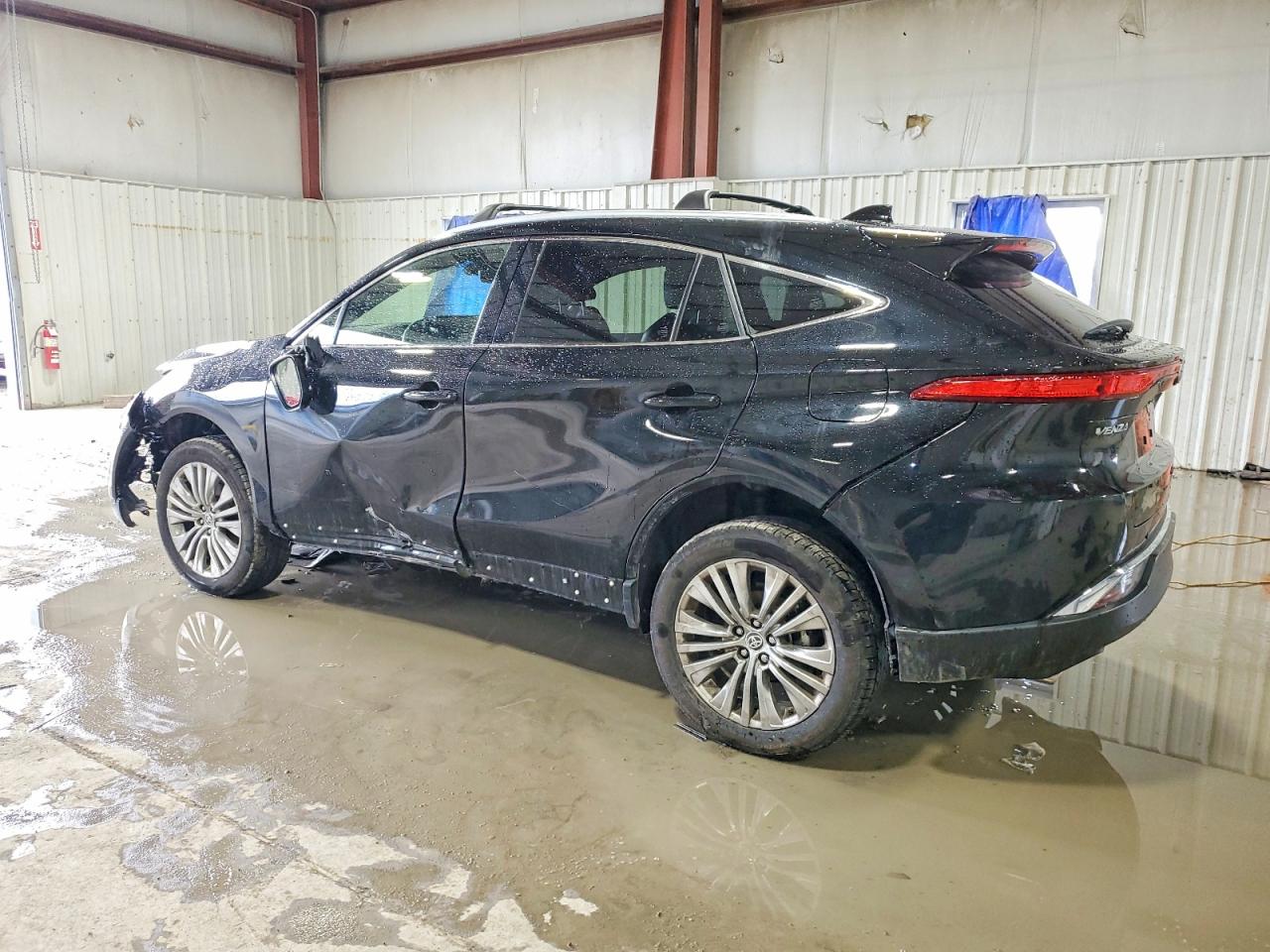 2022 TOYOTA VENZA LE photo 2