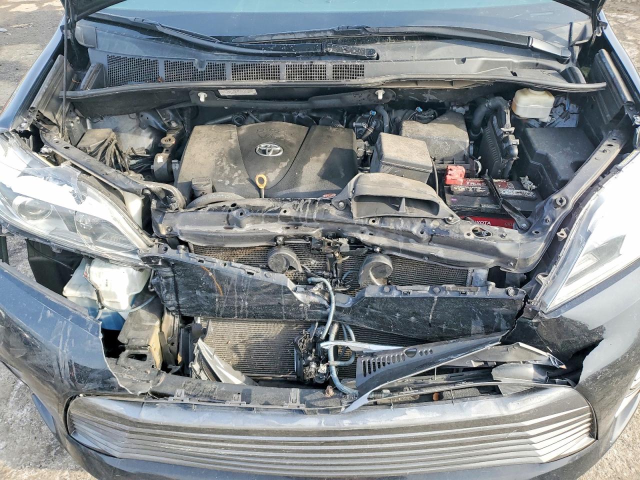 2020 TOYOTA SIENNA XLE photo 12