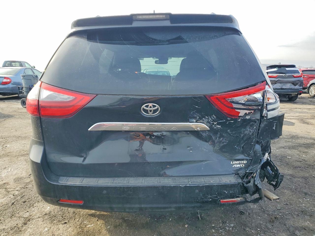 2020 TOYOTA SIENNA XLE photo 6