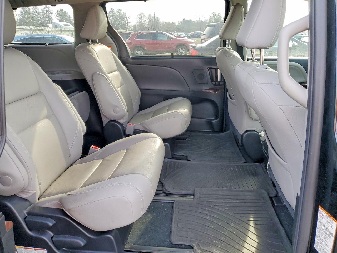 2020 TOYOTA SIENNA XLE photo 11