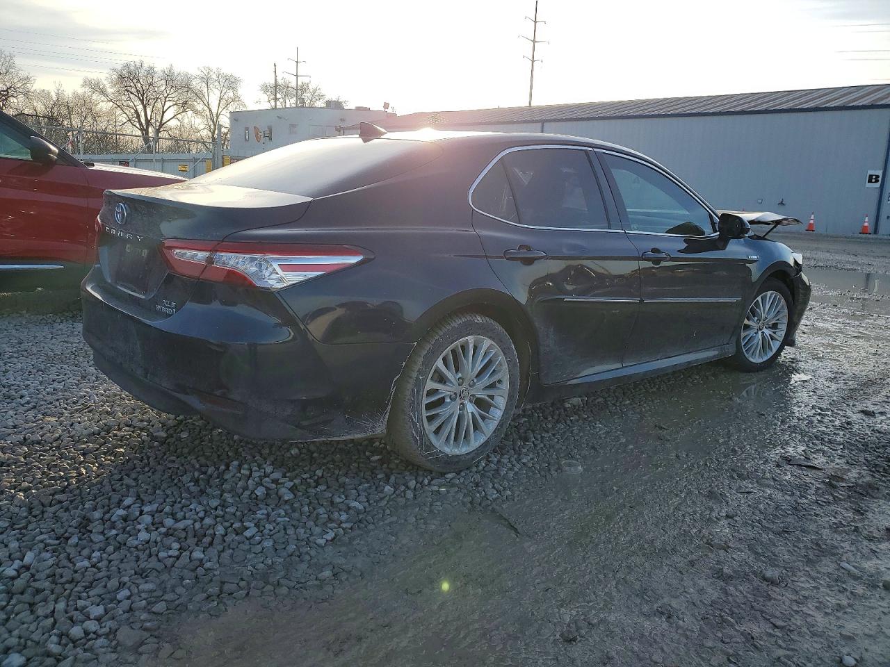 2020 TOYOTA CAMRY XLE photo 3