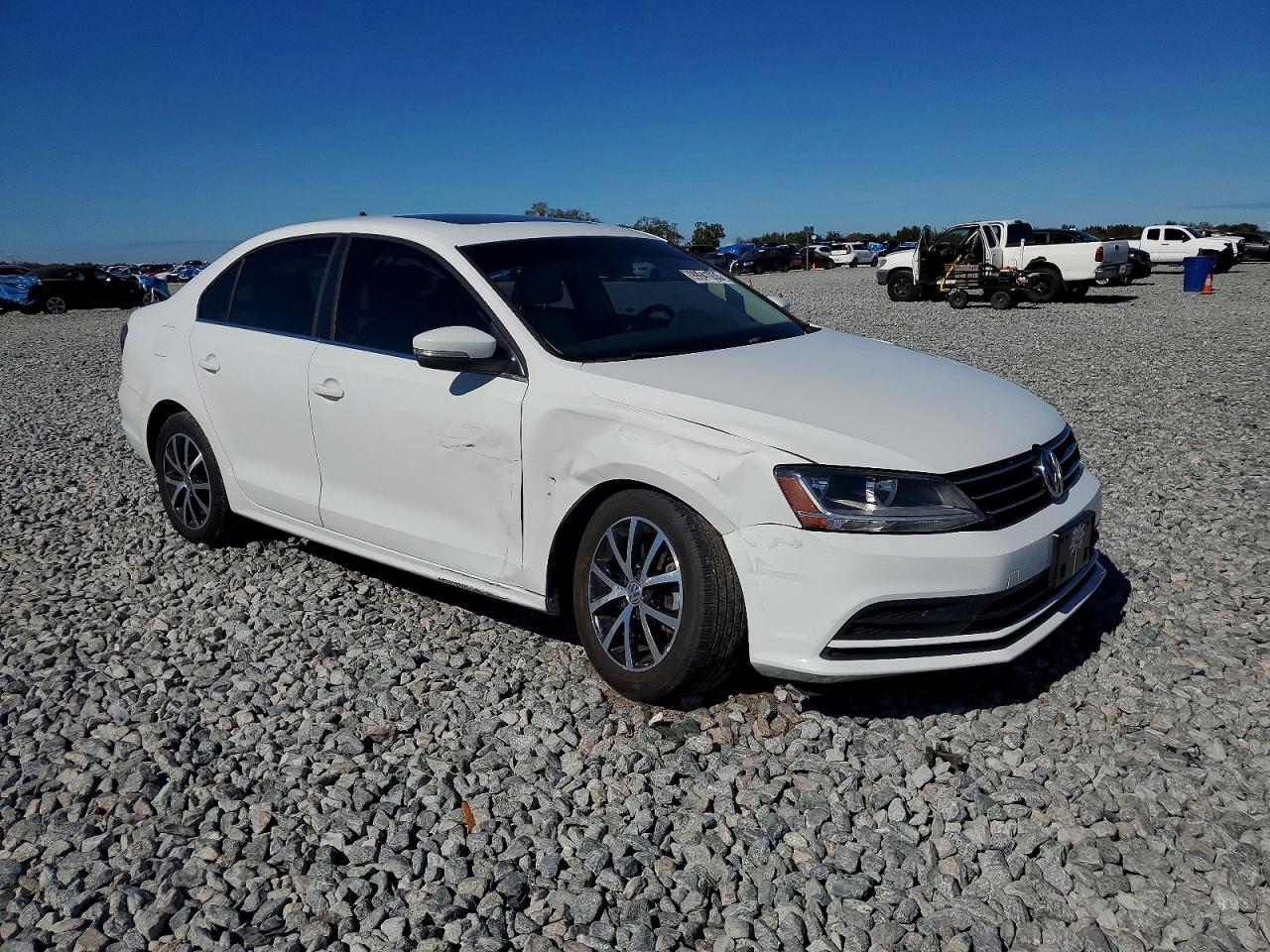 2017 VOLKSWAGEN JETTA SE photo 4