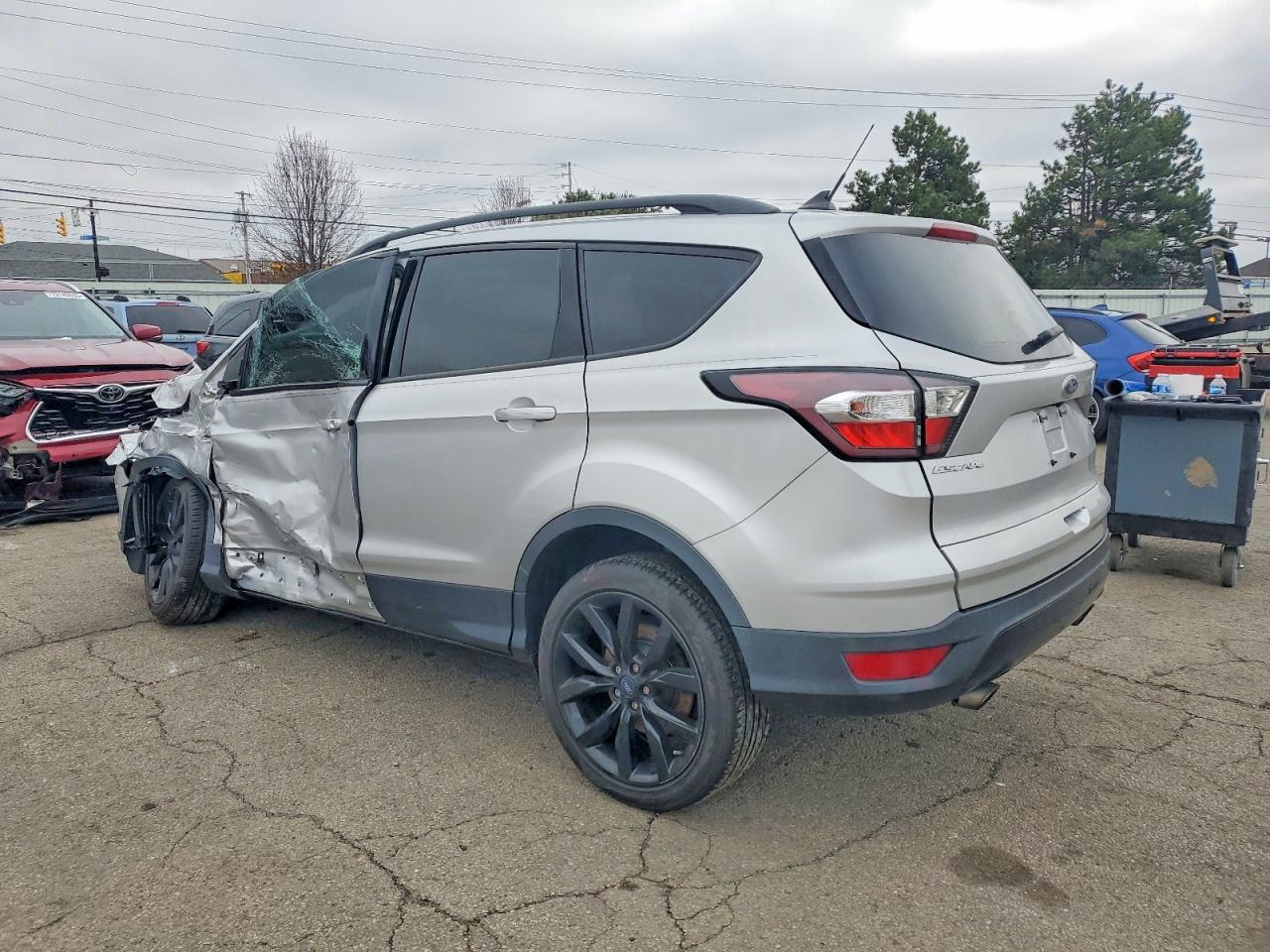 2018 FORD ESCAPE SE photo 2