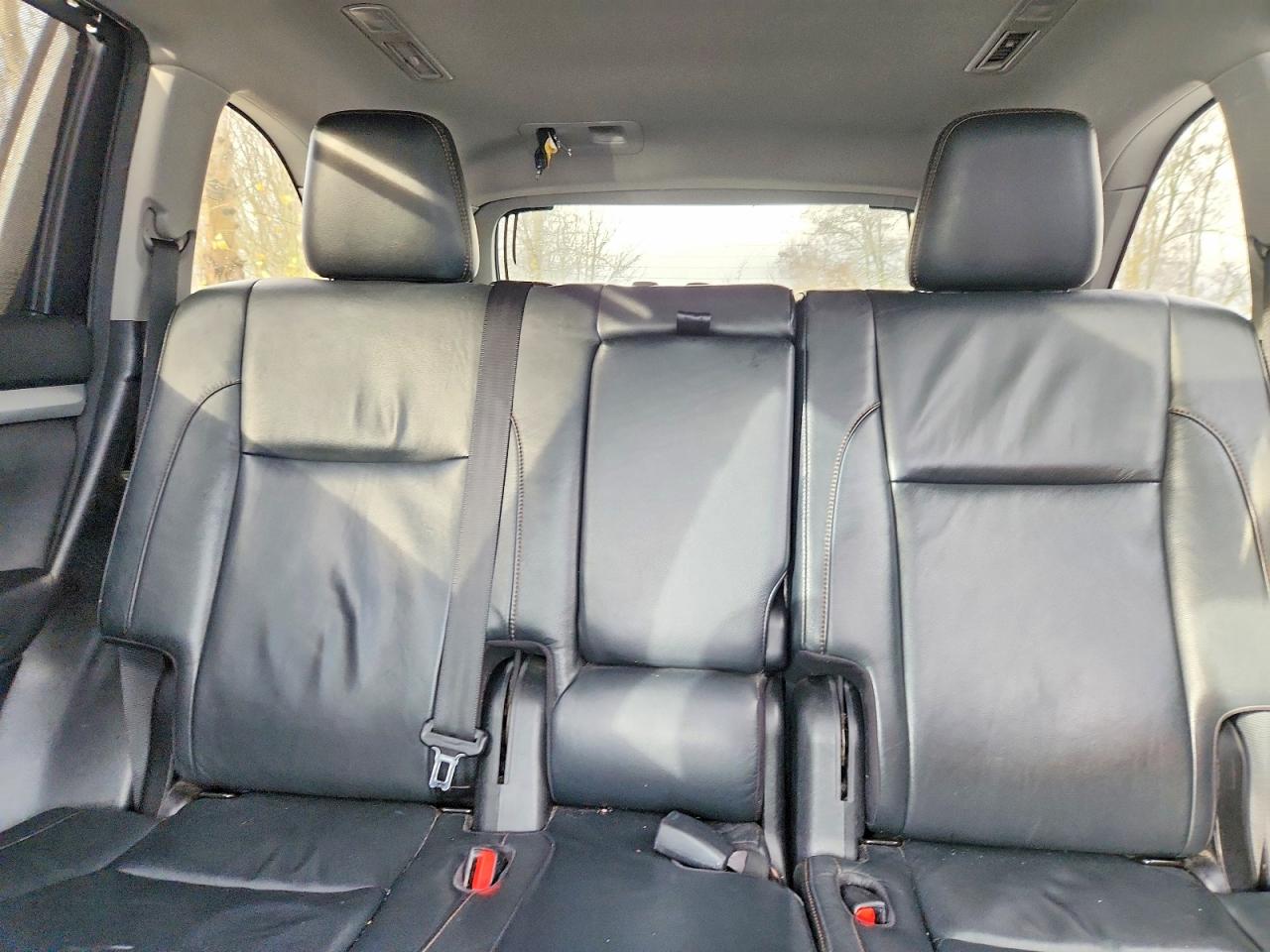2017 TOYOTA HIGHLANDER SE photo 10