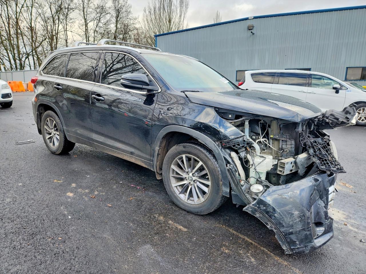2017 TOYOTA HIGHLANDER SE photo 4