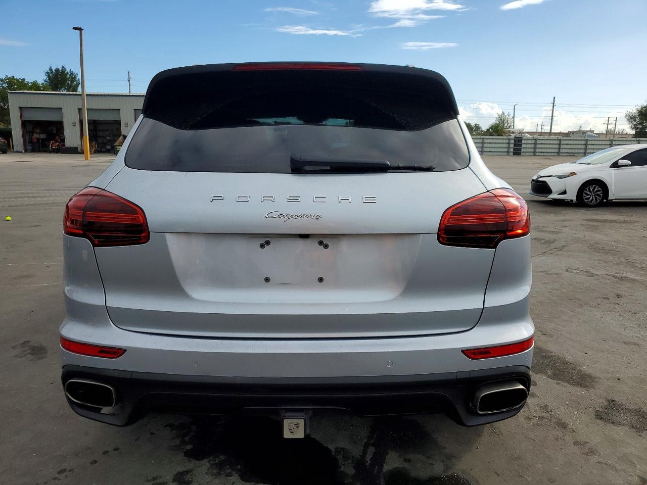 2017 PORSCHE CAYENNE photo 6