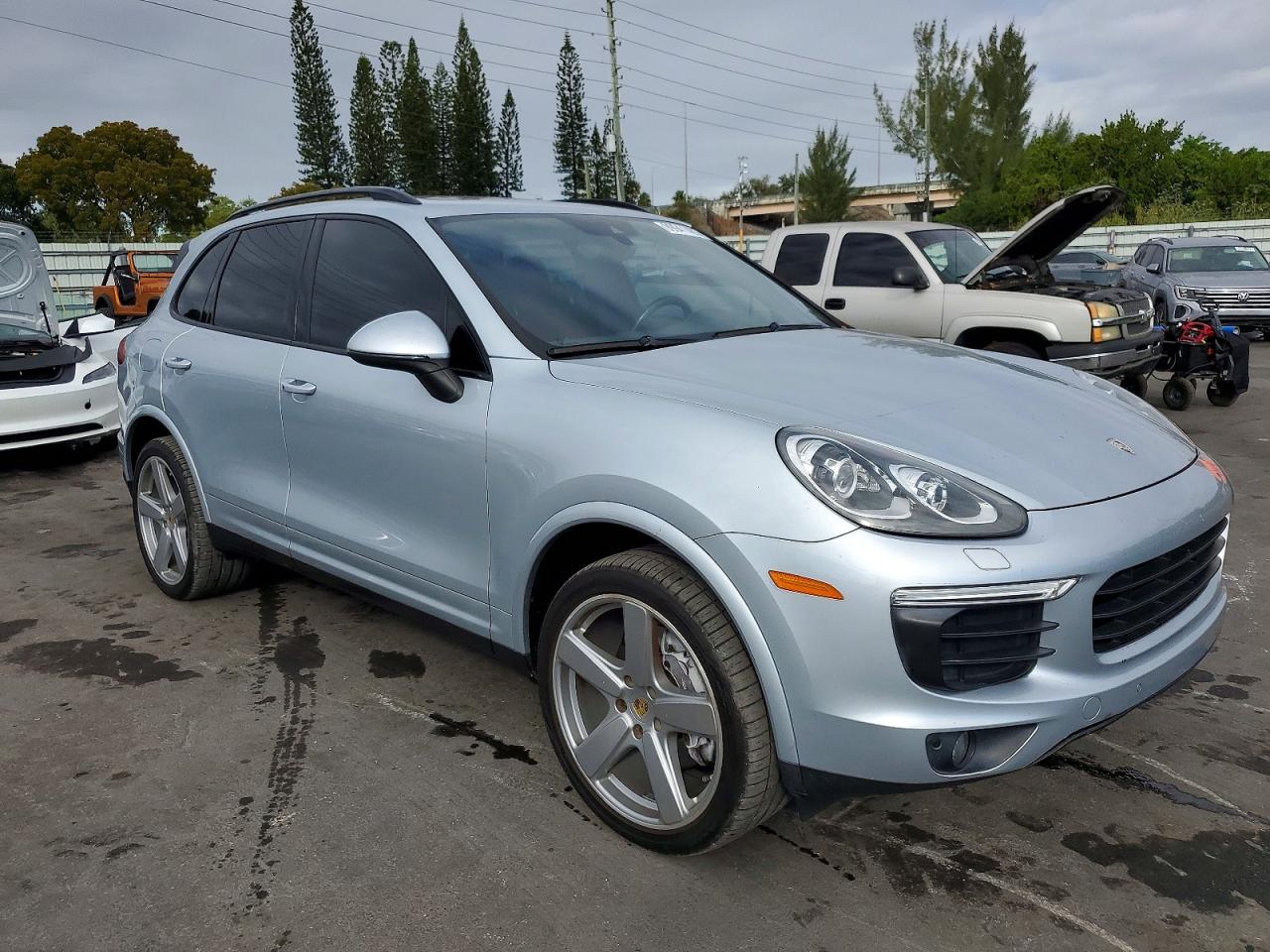 2017 PORSCHE CAYENNE photo 4