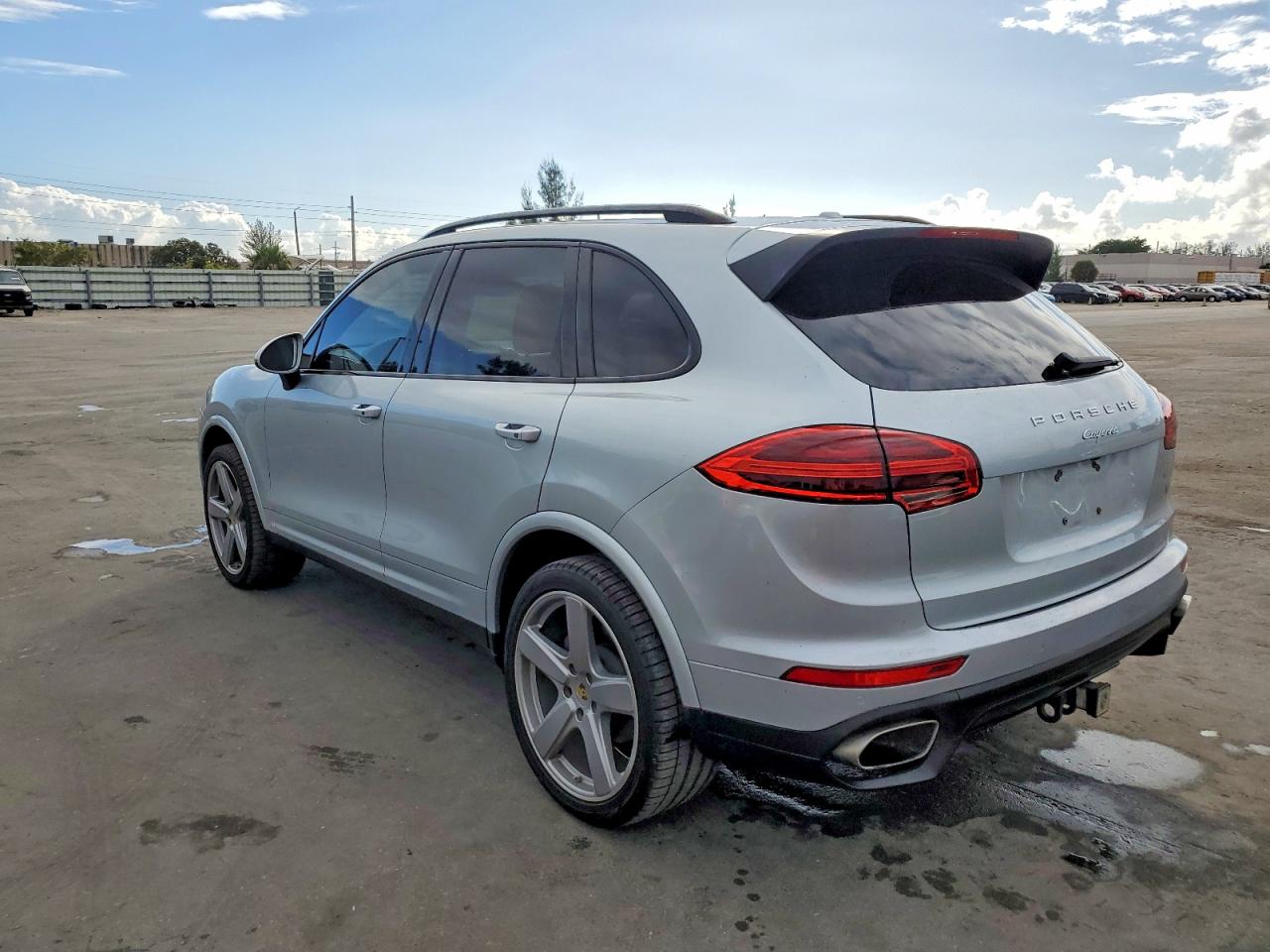 2017 PORSCHE CAYENNE photo 2