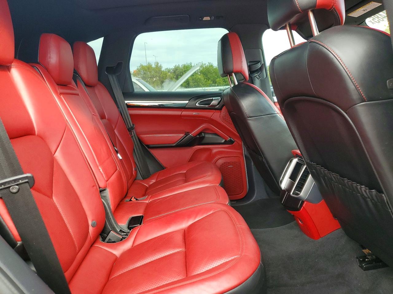2017 PORSCHE CAYENNE photo 11