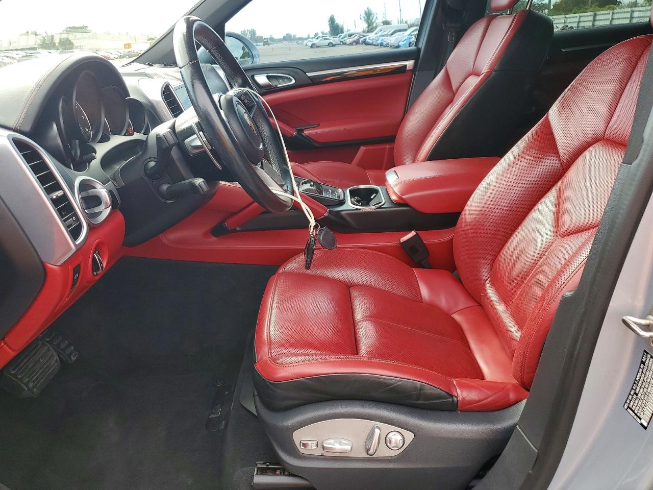 2017 PORSCHE CAYENNE photo 7