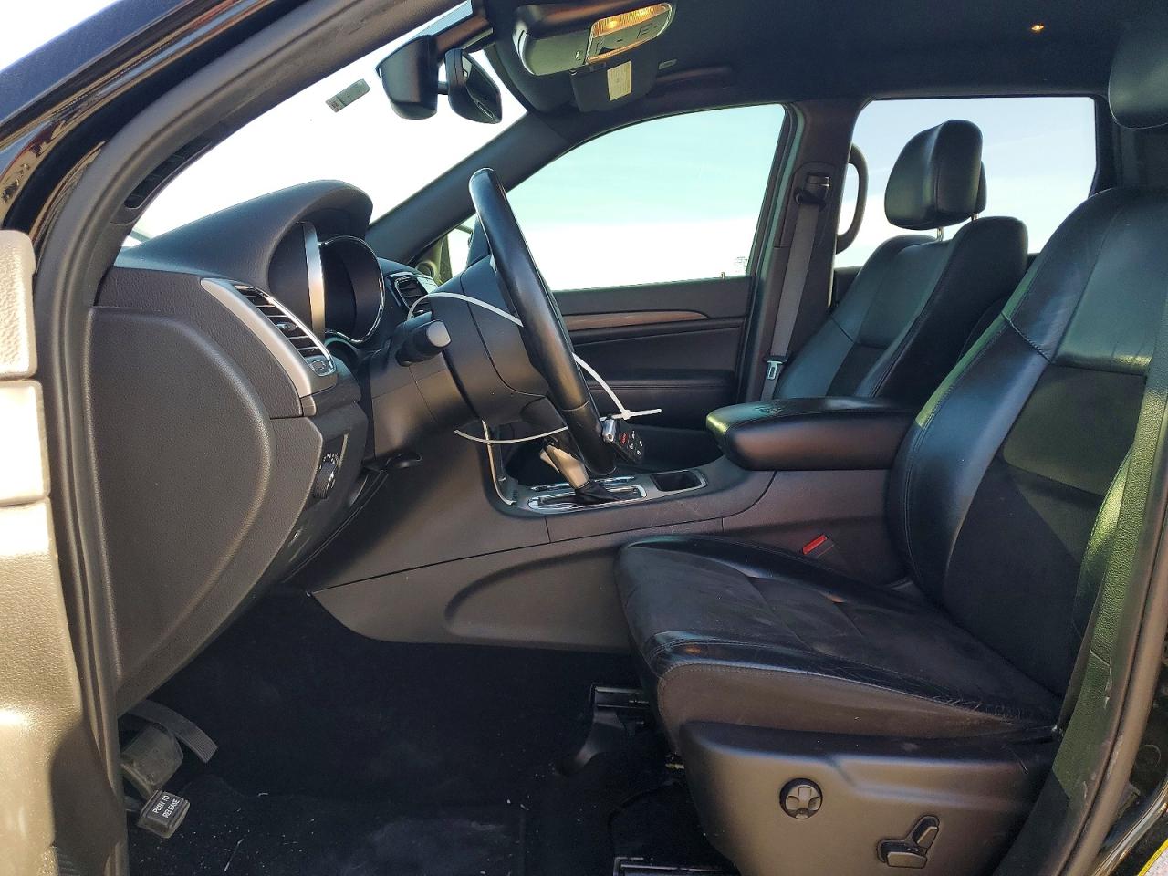 2020 JEEP GRAND CHEROKEE LAREDO photo 7