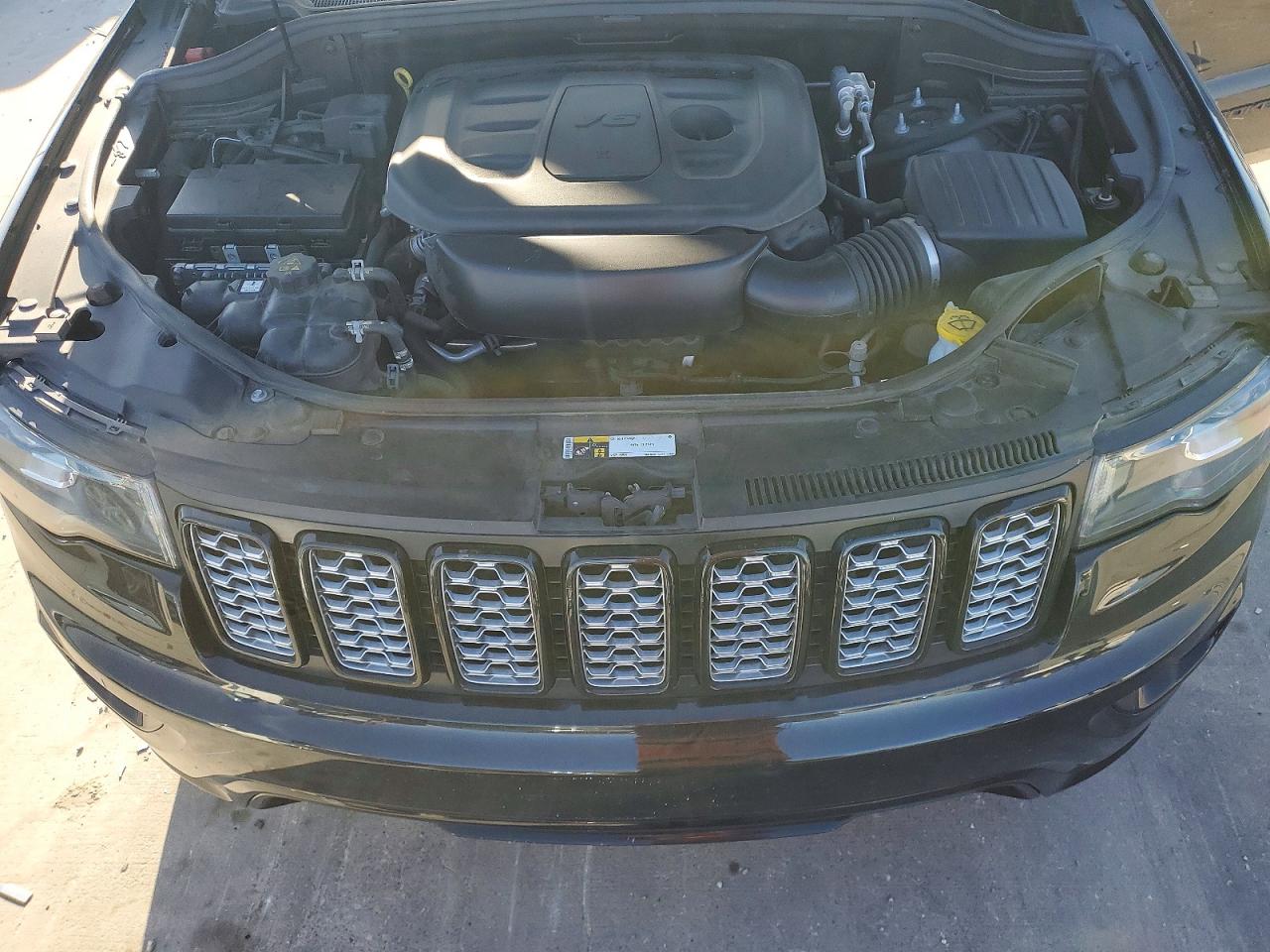 2020 JEEP GRAND CHEROKEE LAREDO photo 11