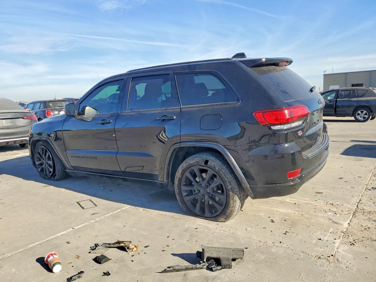 2020 JEEP GRAND CHEROKEE LAREDO photo 2