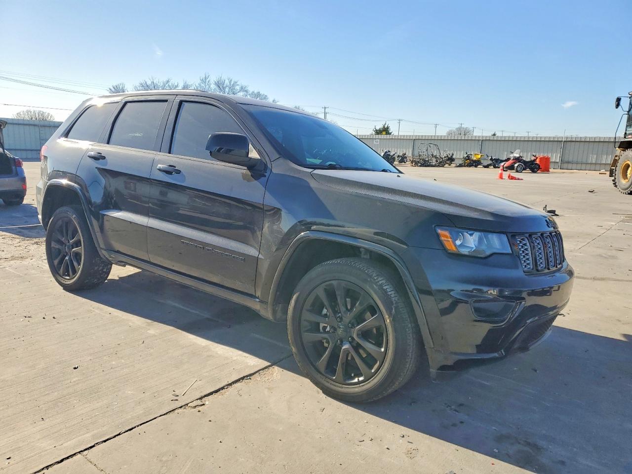 2020 JEEP GRAND CHEROKEE LAREDO photo 4