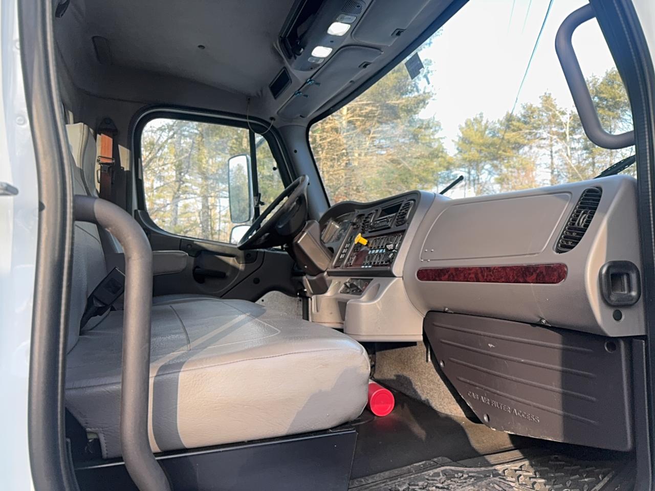 2013 FREIGHTLINER M2 106 MEDIUM DUTY photo 5