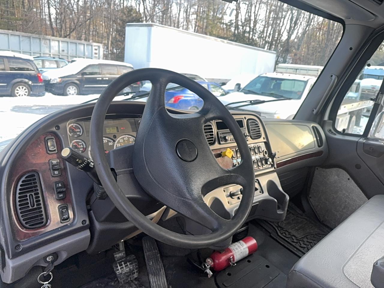2013 FREIGHTLINER M2 106 MEDIUM DUTY photo 9