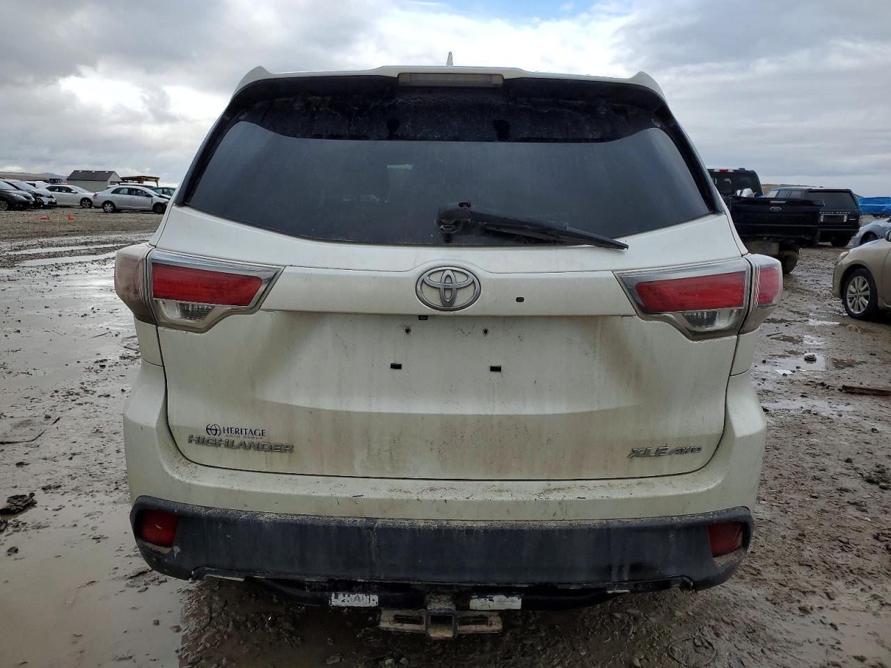 2014 TOYOTA HIGHLANDER XLE photo 6
