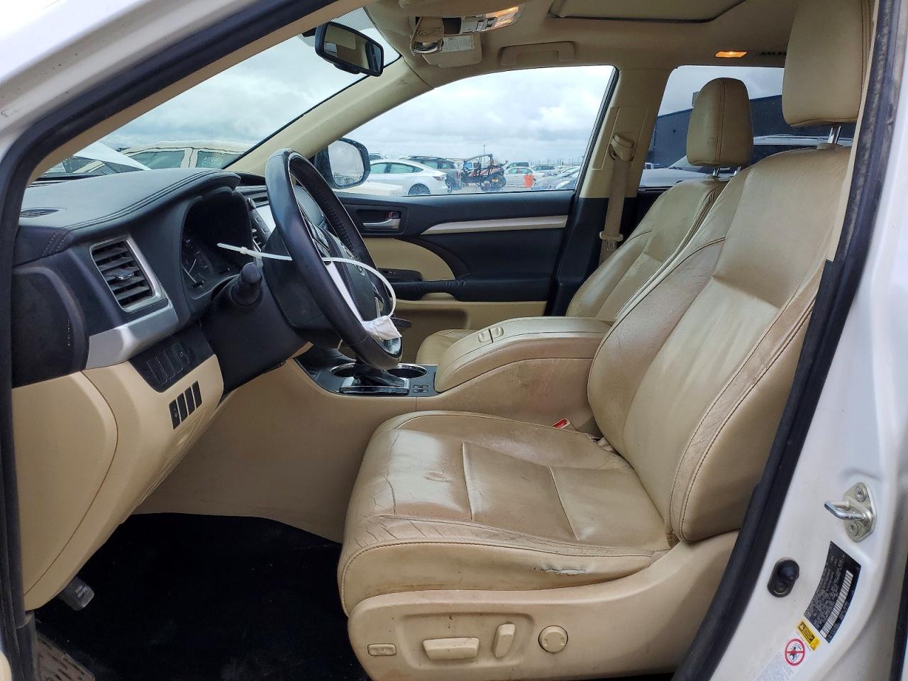 2014 TOYOTA HIGHLANDER XLE photo 7