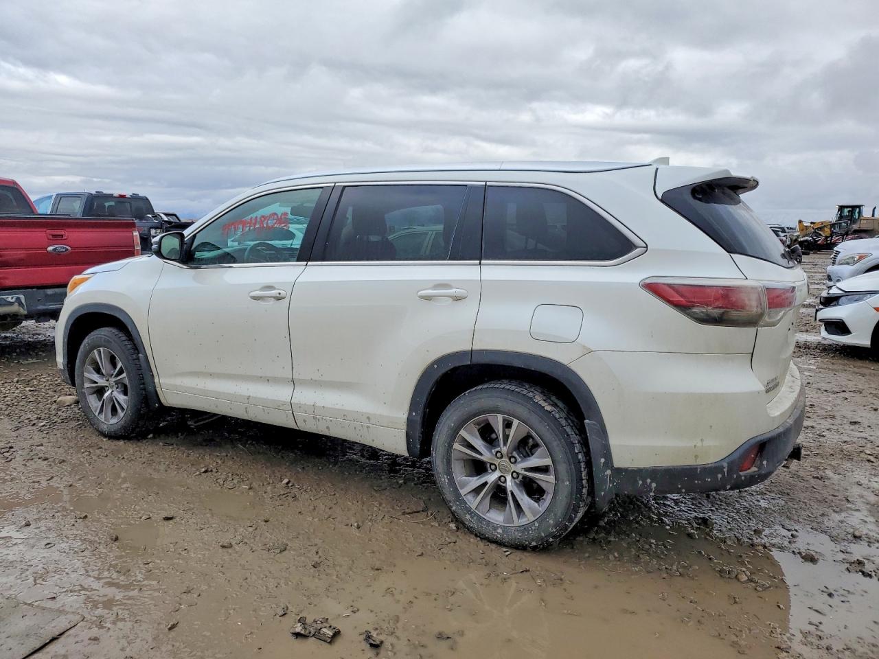 2014 TOYOTA HIGHLANDER XLE photo 2