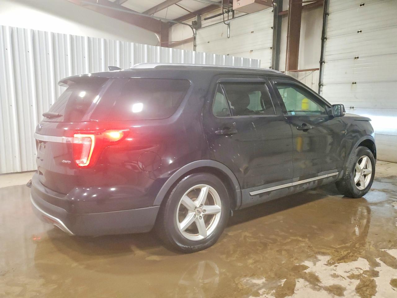 2017 FORD EXPLORER XLT photo 3
