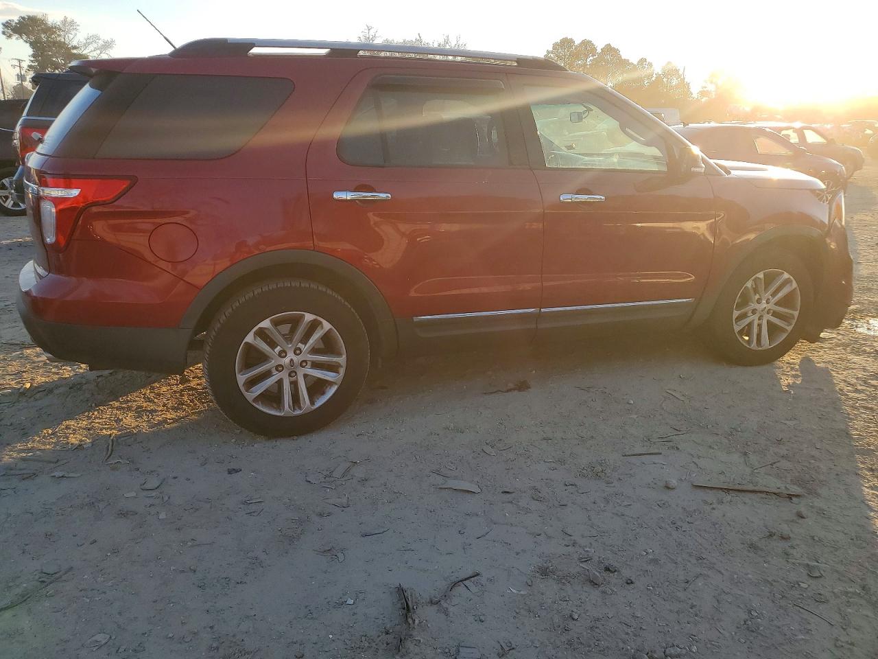 2014 FORD EXPLORER XLT photo 3