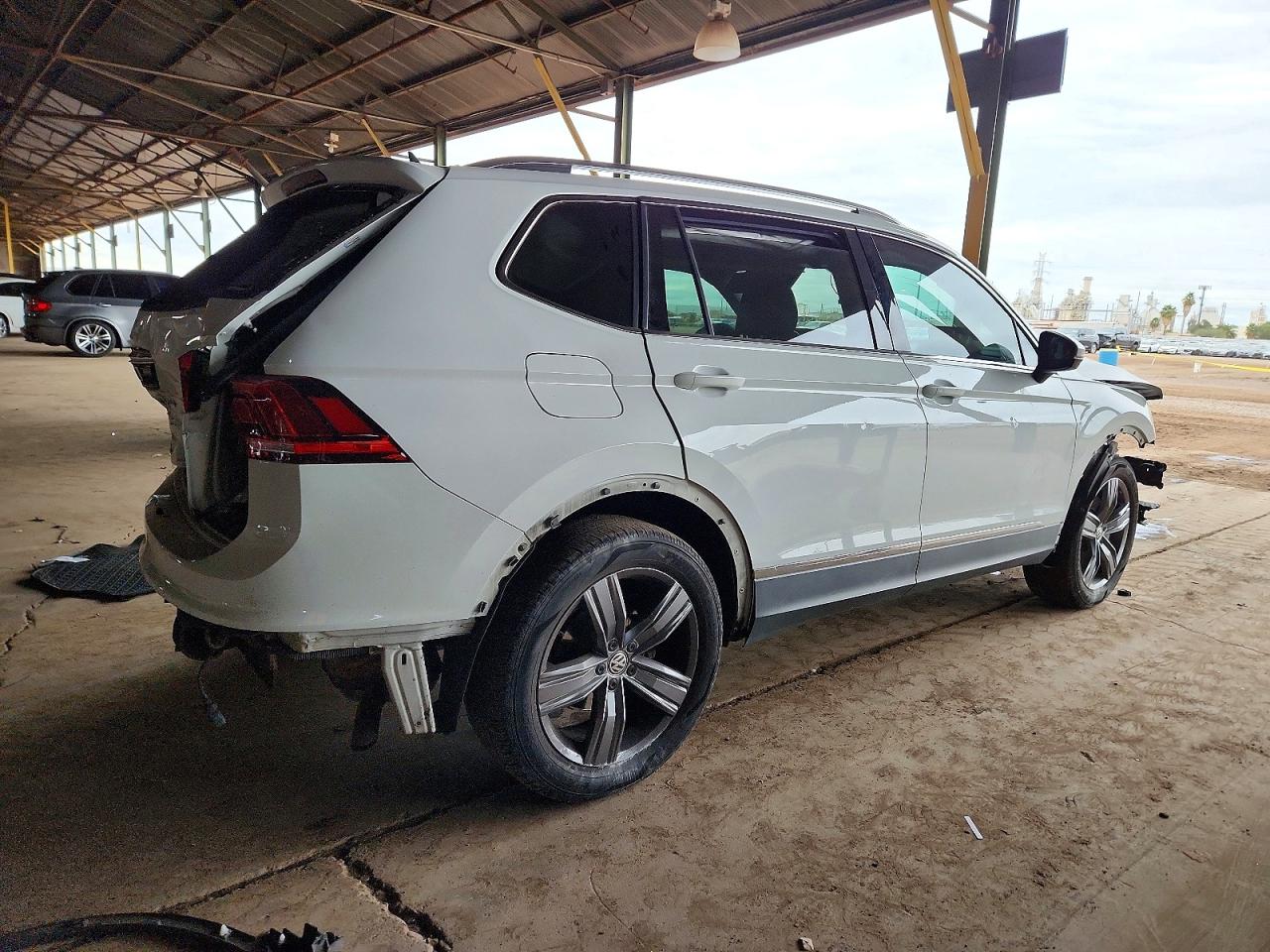 2020 VOLKSWAGEN TIGUAN SE photo 3