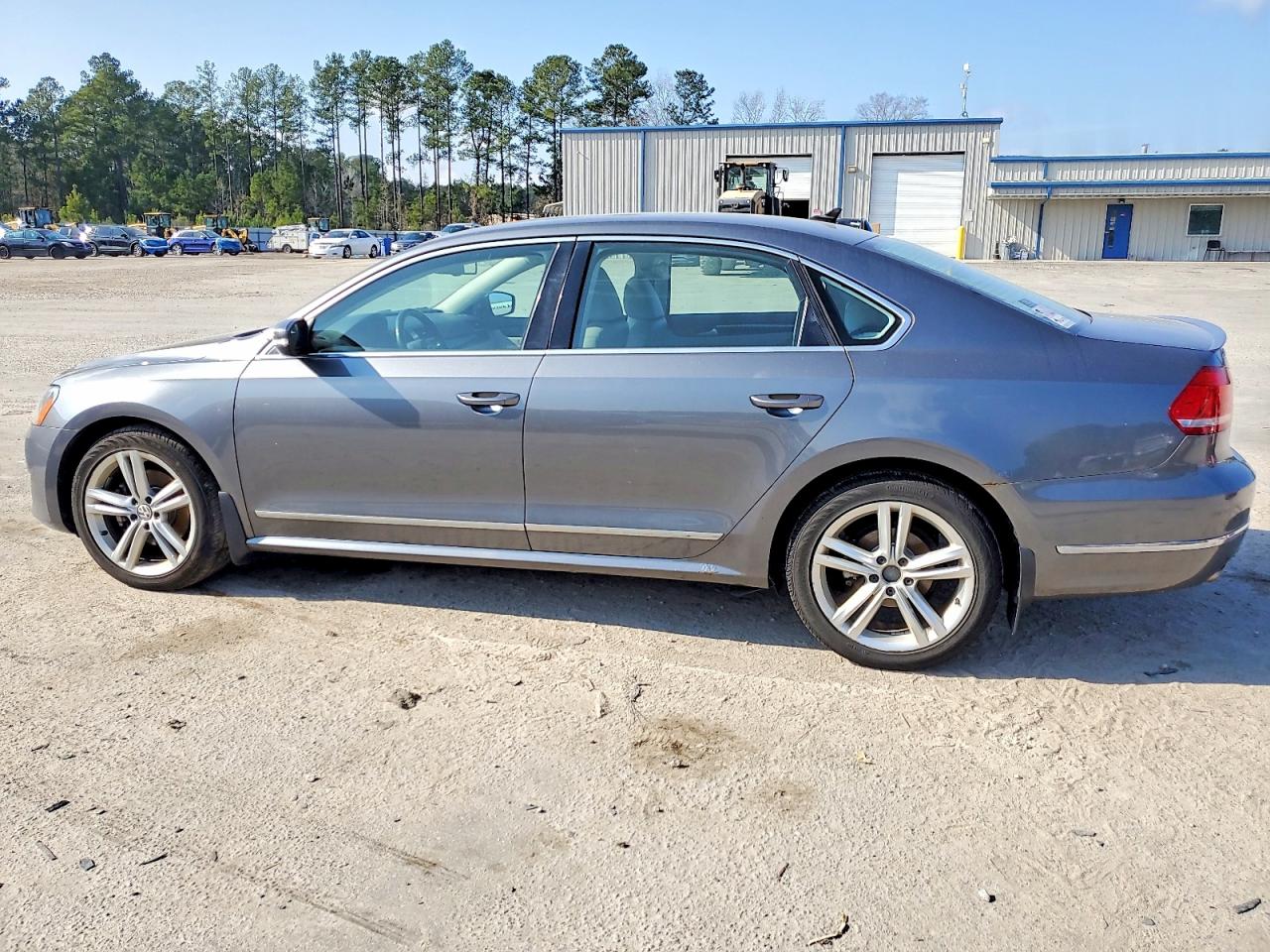 2015 VOLKSWAGEN PASSAT SEL photo 2