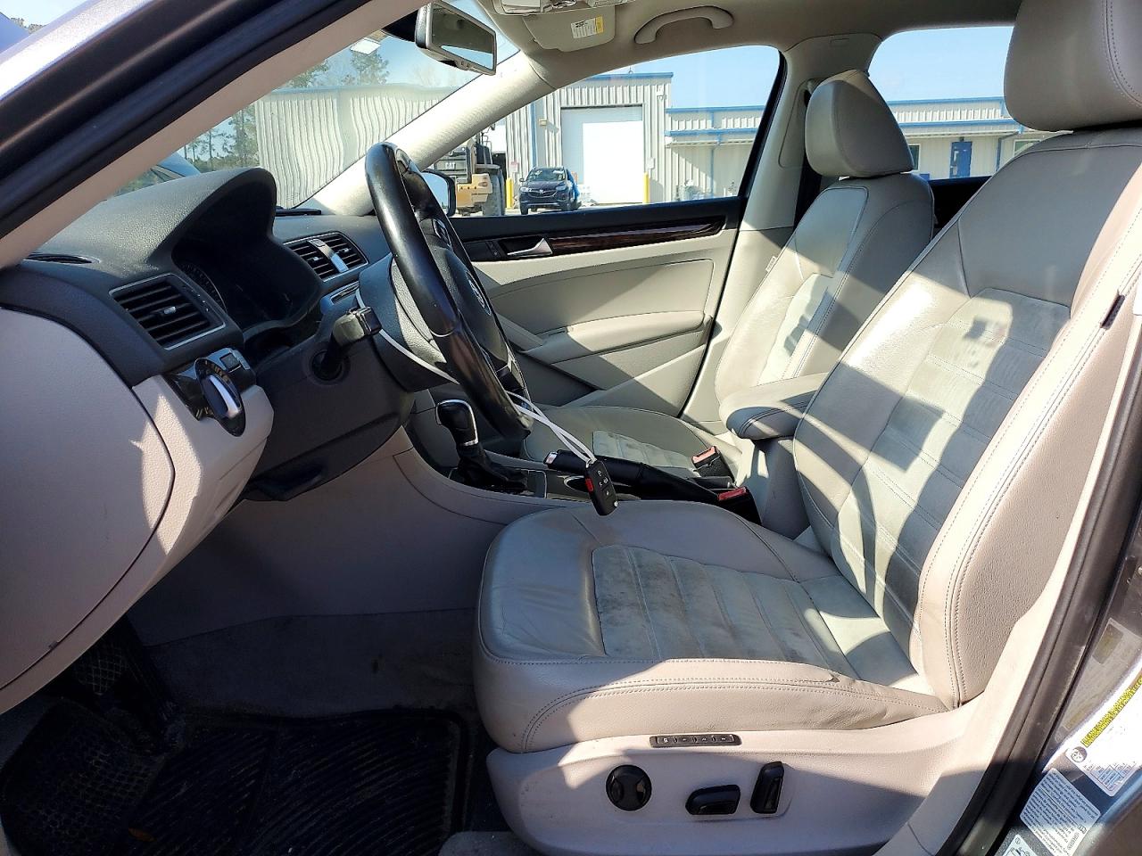 2015 VOLKSWAGEN PASSAT SEL photo 7