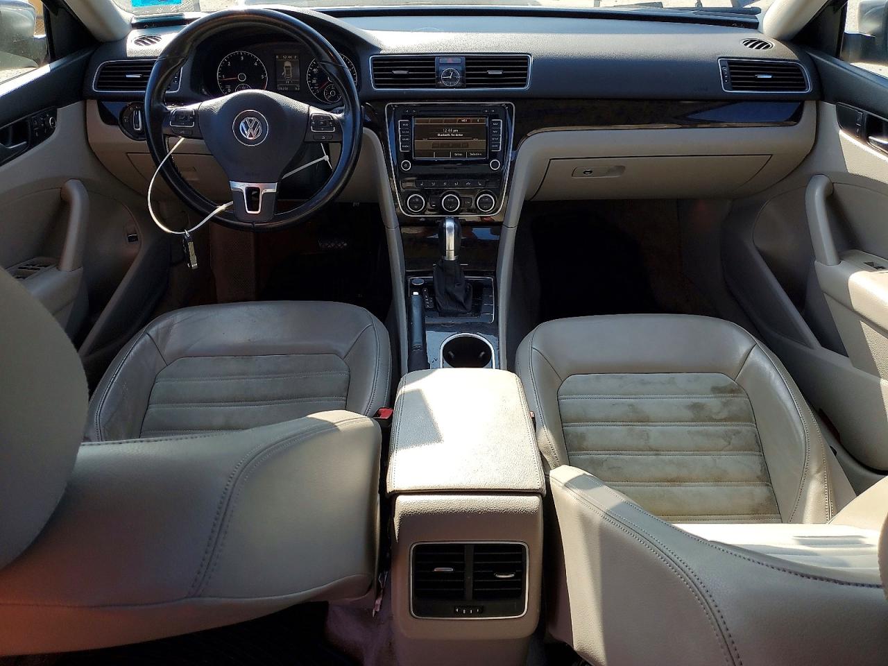 2015 VOLKSWAGEN PASSAT SEL photo 8