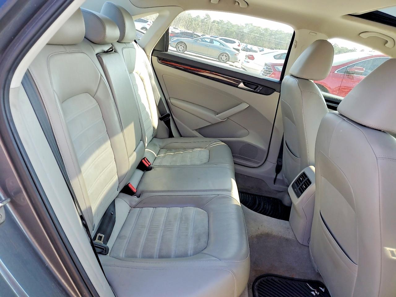 2015 VOLKSWAGEN PASSAT SEL photo 10