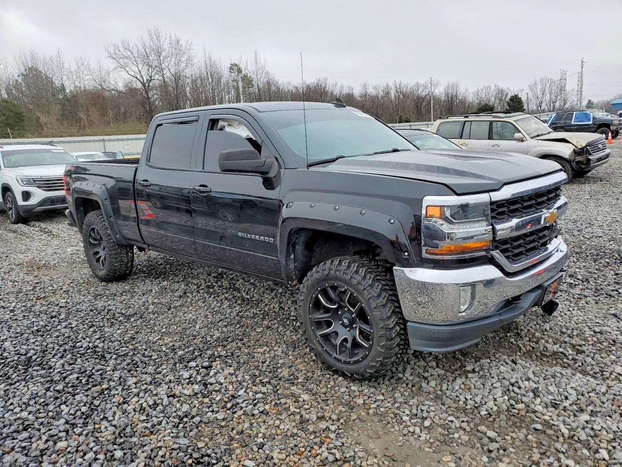 2017 CHEVROLET SILVERADO K1500 LT photo 4