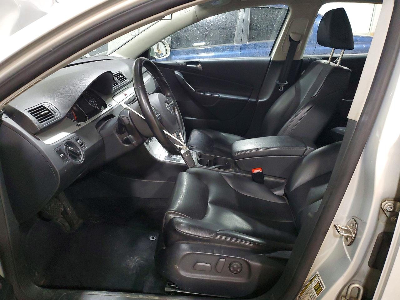 2010 VOLKSWAGEN PASSAT KOMFORT photo 7
