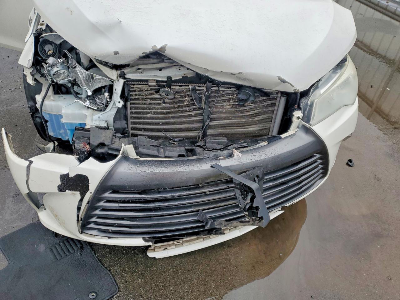 2017 TOYOTA CAMRY LE photo 11