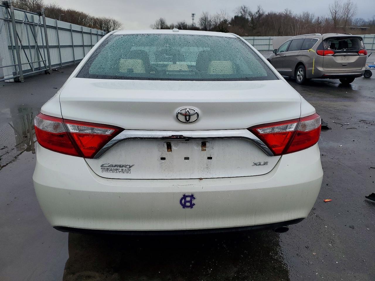 2017 TOYOTA CAMRY LE photo 6
