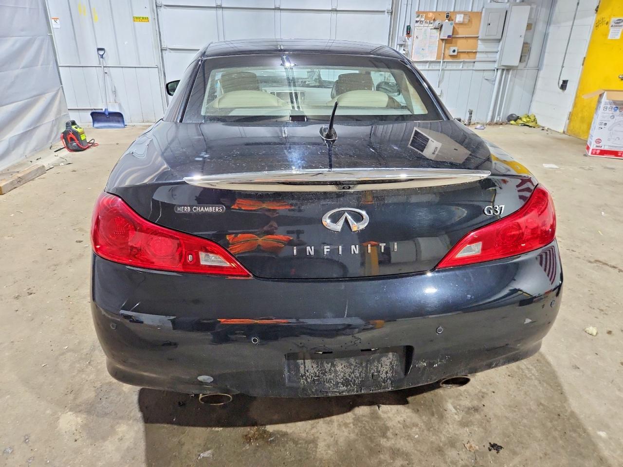 2010 INFINITI G37 BASE photo 6